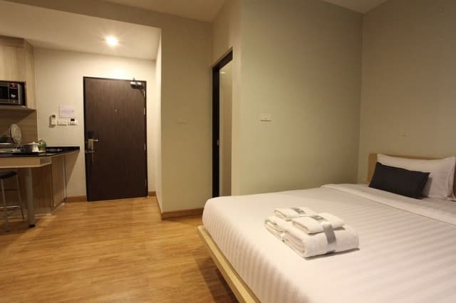Deluxe Studio, 1 King Bed