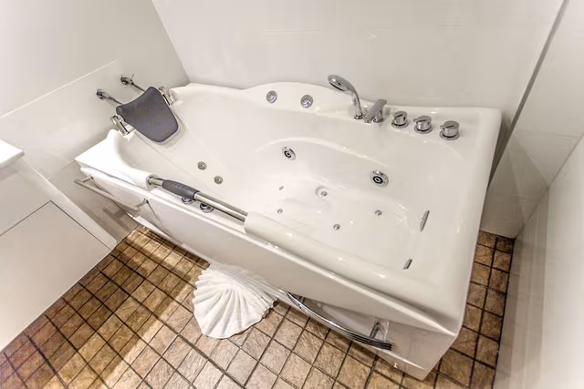 Deluxe Room Higher Floor with Jetted Bathtub