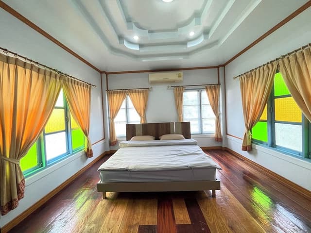 Thai Mini Suite