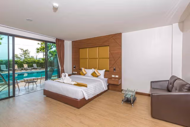 Deluxe Double Pool Access