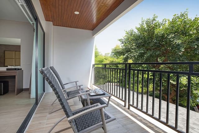 Grand Deluxe Pool View