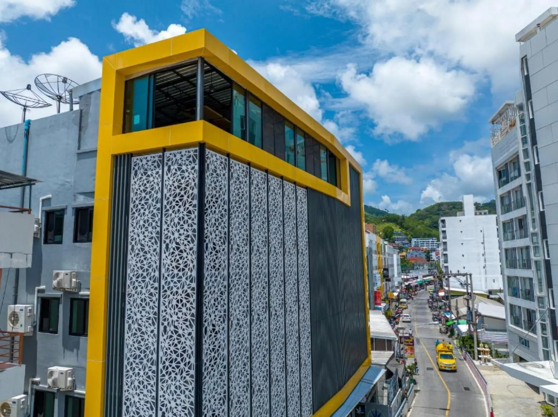 Patong Poshtel Patong Poshtel