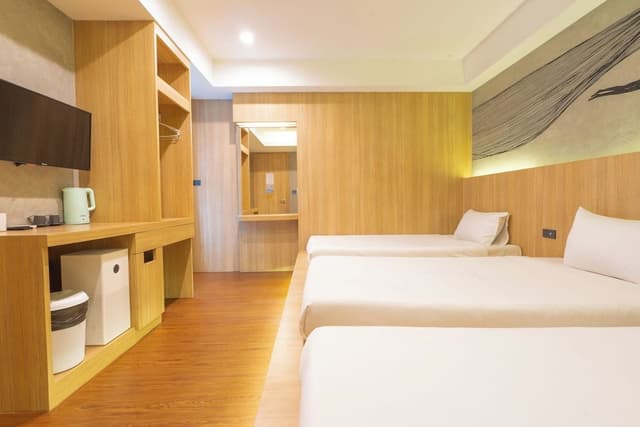 Deluxe Family Room