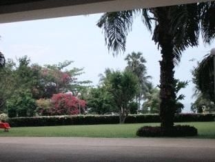 ซันไชน์บีช คอนโดเทล (Room at Sunshine Beach Condo)1