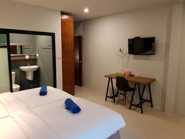 Deluxe Double Room Single Use, 1 Bedroom, Accessible, Garden Area