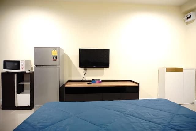Basic Studio, 1 Queen Bed