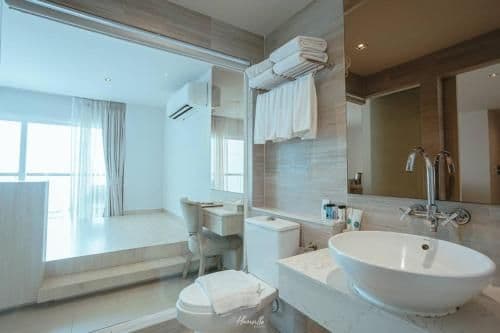 Corner Suite with Balcony