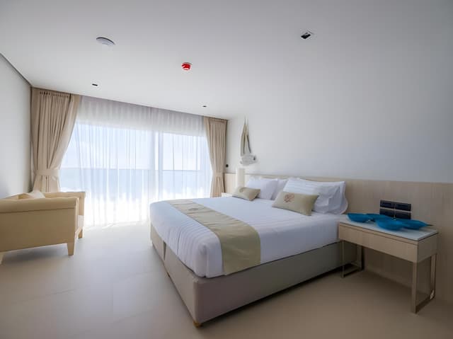 Deluxe Room (2 Adults + 1 Child)