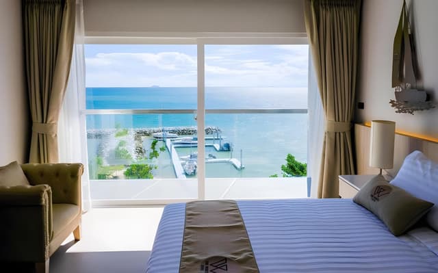 Deluxe Room (2 Adults + 1 Child)