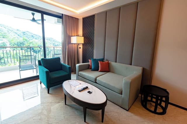 Suite, 1 Bedroom, Pool View