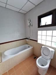 Deluxe King Room with Bathtub
