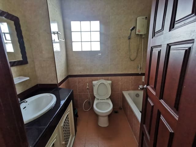 Deluxe King Room with Bathtub