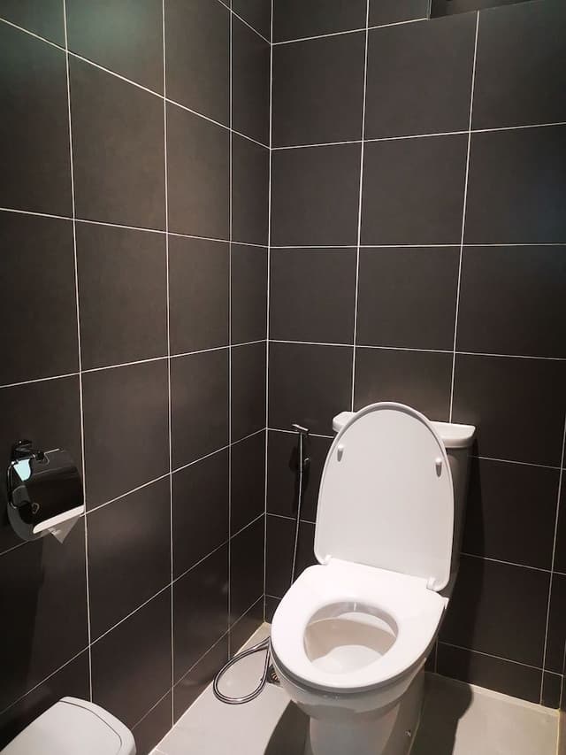 Pool Access Room