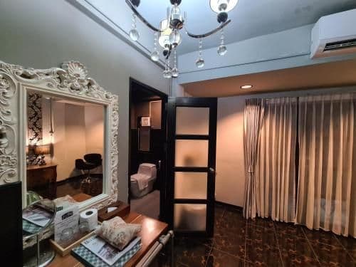Deluxe Double Room with Private Bathroom