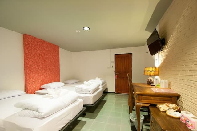 Triple 3 Single Beds with Private Bathroom