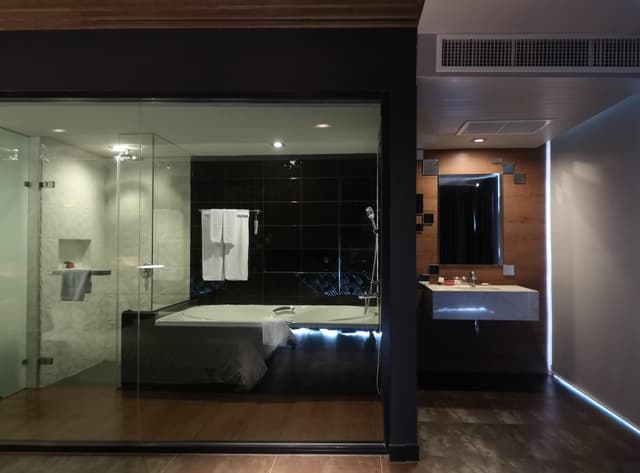 Corner Suite