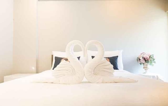 Standard Double 1 Queen Bed