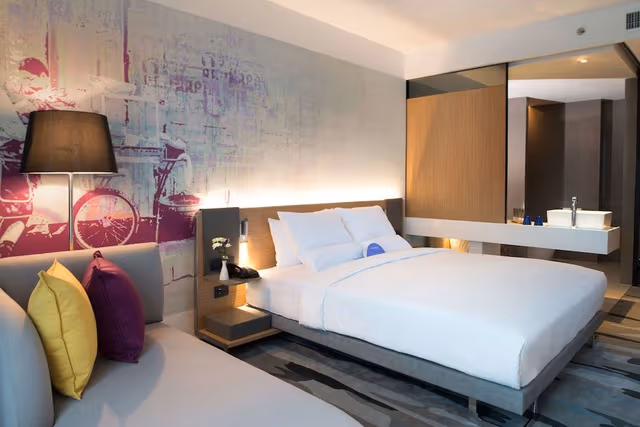 Deluxe Room, 1 King Bed, Bathtub (Grand)