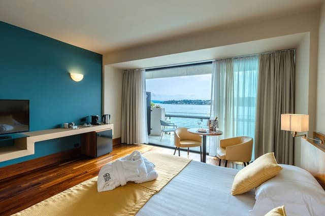 Deluxe Double Room, Lake View