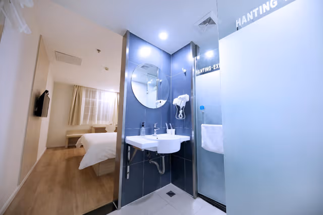 Huazhu - Room With Bed