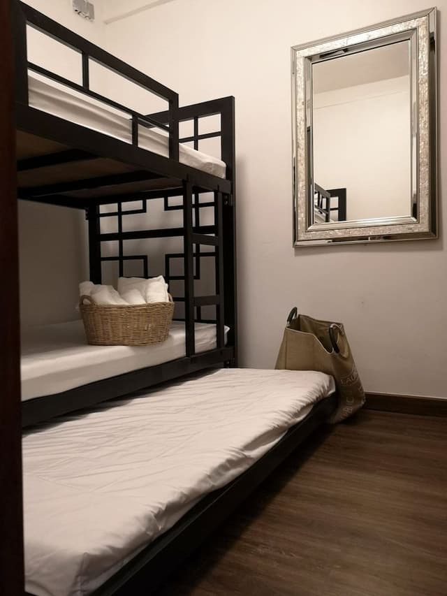 Standard Townhome, Non Smoking, Shared Bathroom