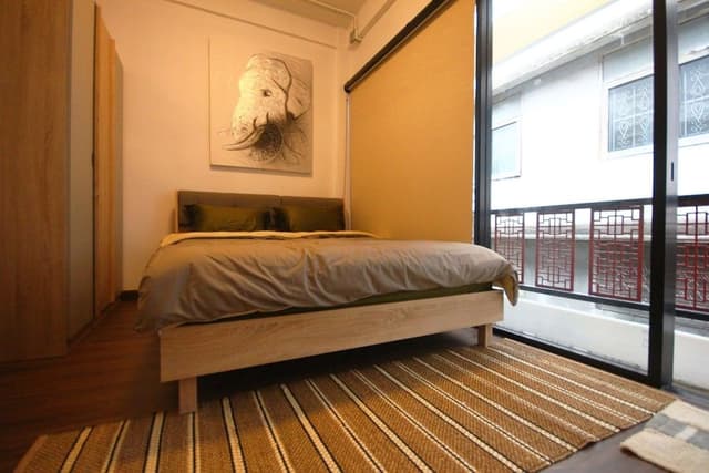 Standard Townhome, 1 Queen Bed, Non Smoking, Shared Bathroom