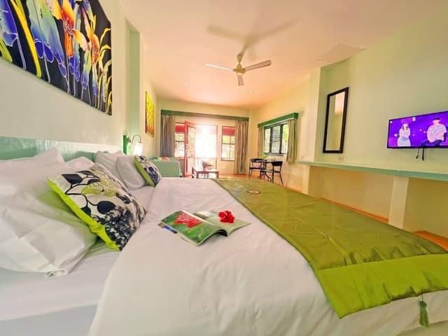 Deluxe Beachfront Suite