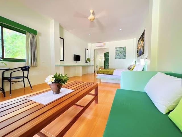 Deluxe Beachfront Suite