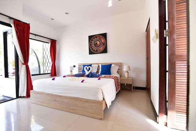 Comfort Room, 1 King Bed, Resort View