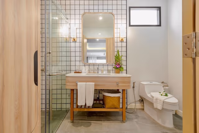 Executive Studio Suite, 1 King Bed, Terrace, Poolside