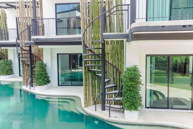 Executive Studio Suite, 1 King Bed, Terrace, Poolside
