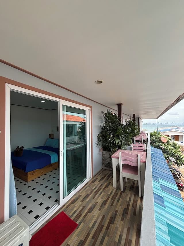 Basic Room, 1 King Bed, Air conditioning