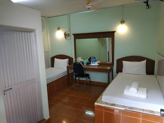 Twin Bed Room
