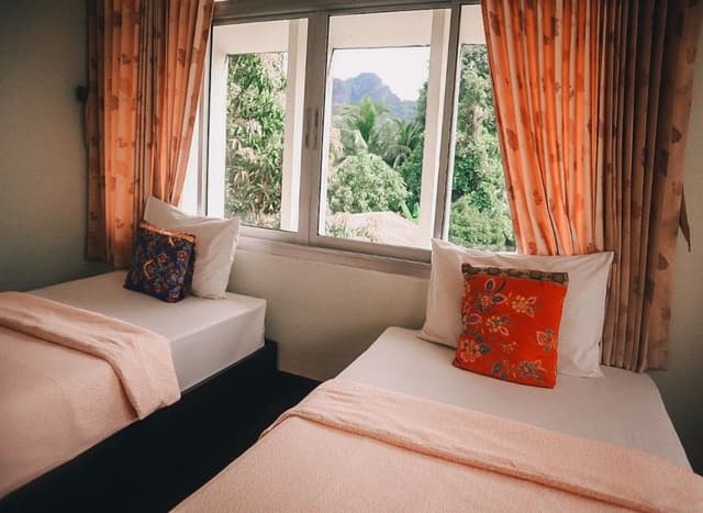 Standard Twin Room