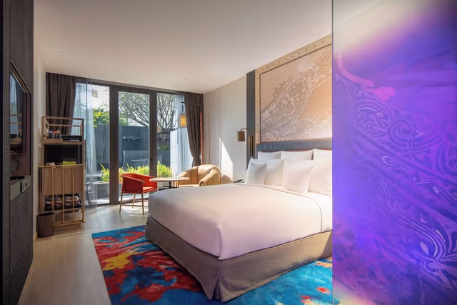 Standard Room, 1 King Bed, Pool Access