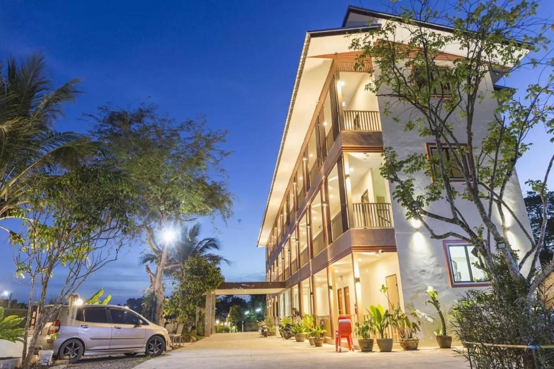 โรงแรมใยบัว โรงแรมใยบัว
