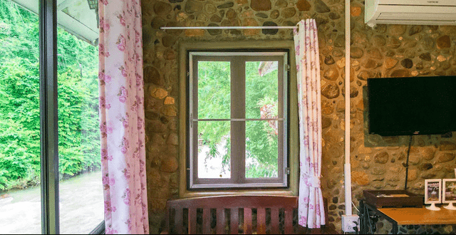 River View King Bed