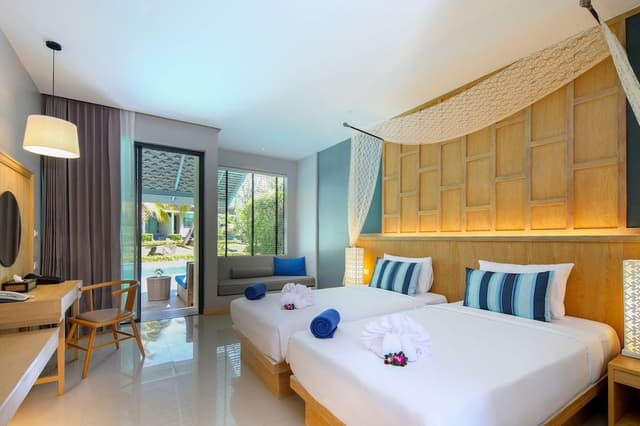Deluxe Room, Pool Access