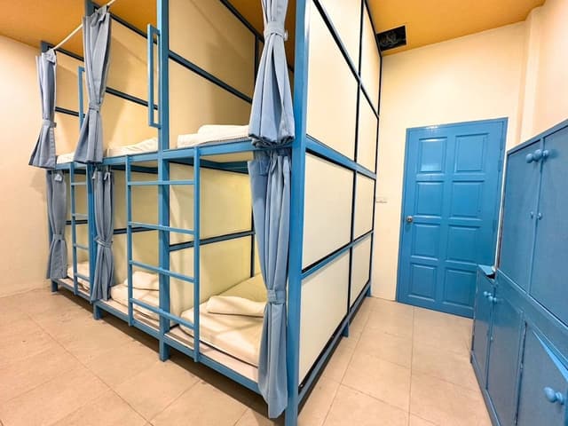 6 Bed Mixed Dormitory