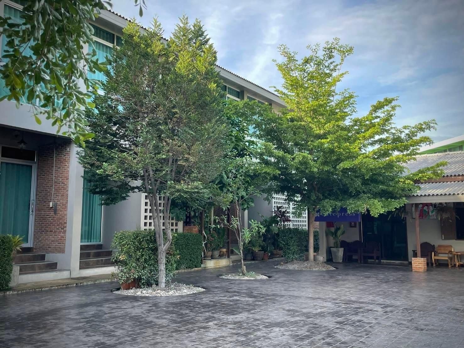 มน-ดี มินิโฮเทล (Mon-Dee Mini Hotel)1