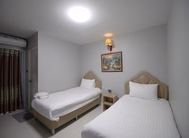Standard Twin Room