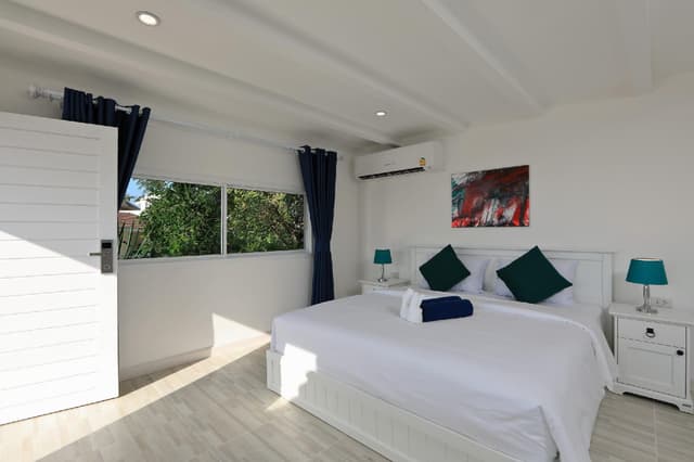 1 King Deluxe Room