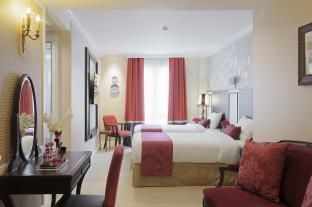 Sara's Hotel4