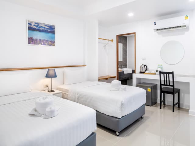 Deluxe Twin Room with Balcony