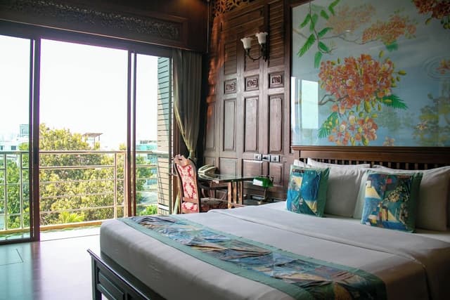 Suite bathtub (Main Building)