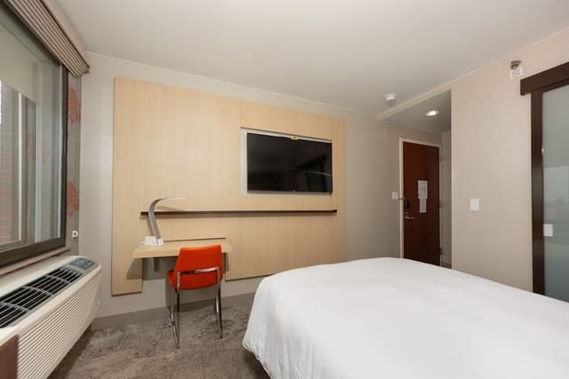 Standard Double Room Single Use, 1 Queen Bed, Non Smoking