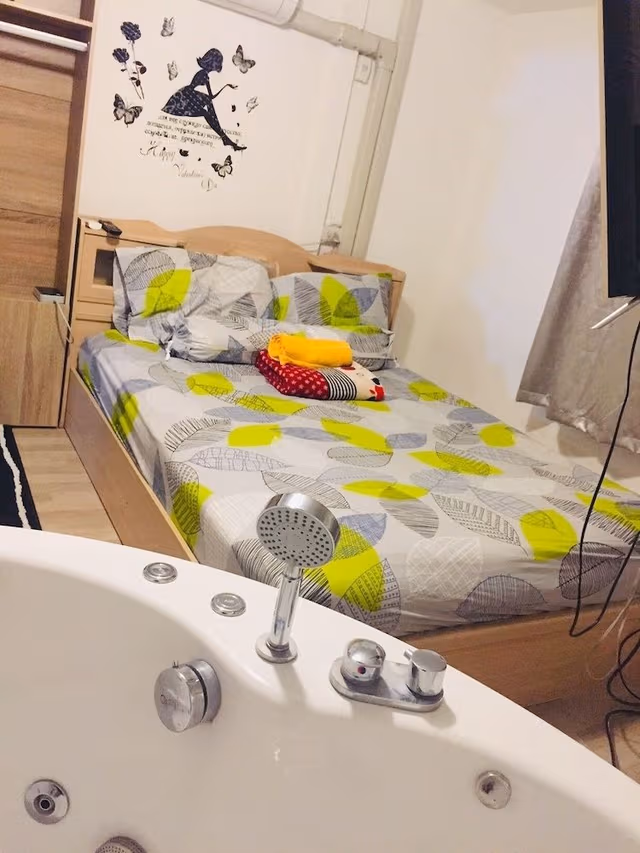 Honeymoon Suite, 1 Queen Bed, Jetted Tub