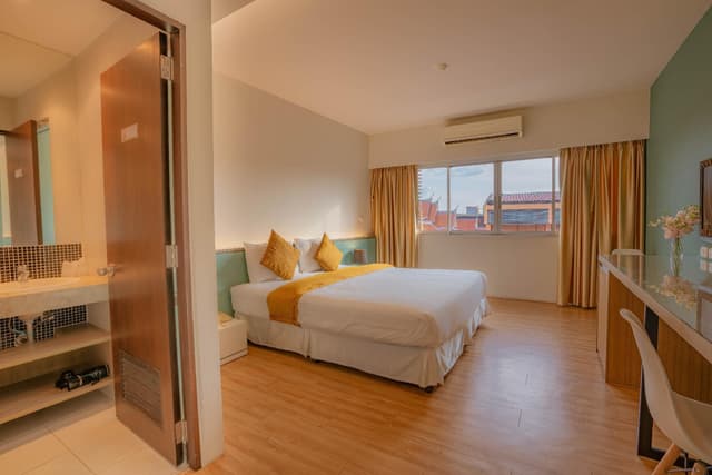Standard King Room