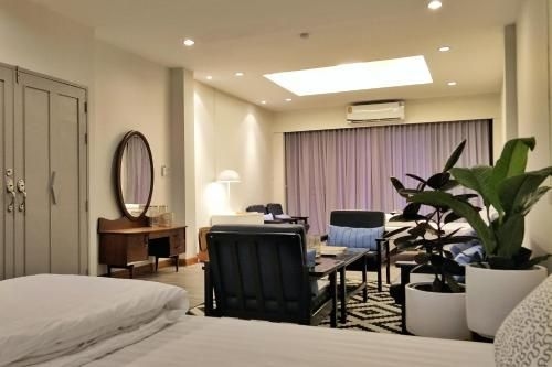 Fun Cafe & Hostel Bangkok2