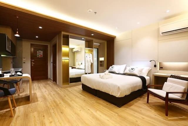 Standard Room King Bedded